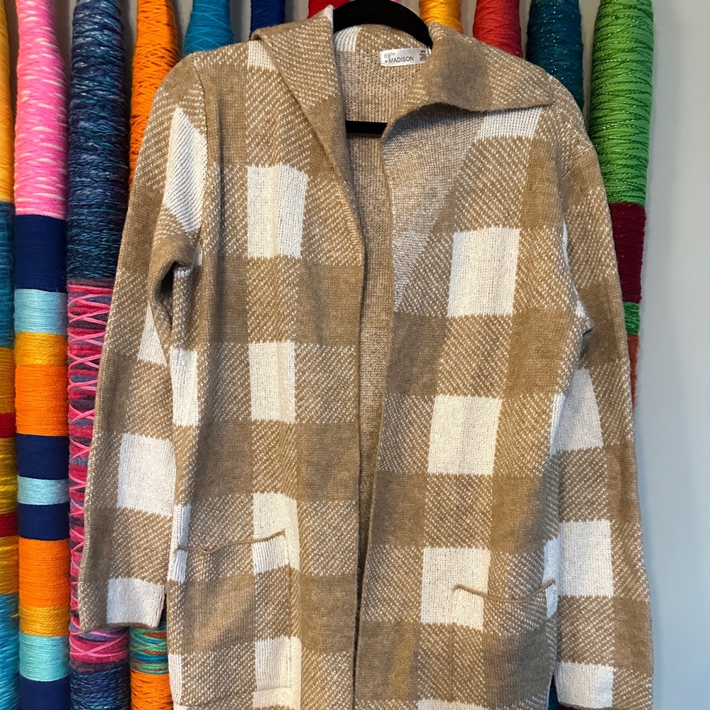 Beige and white checkered printed cardigan